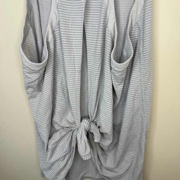 Lululemon Clip-In Tank in "Silver Spoon" Gray - Fits Size S 4/6 Rare Lulu Find - Picture 7 of 10